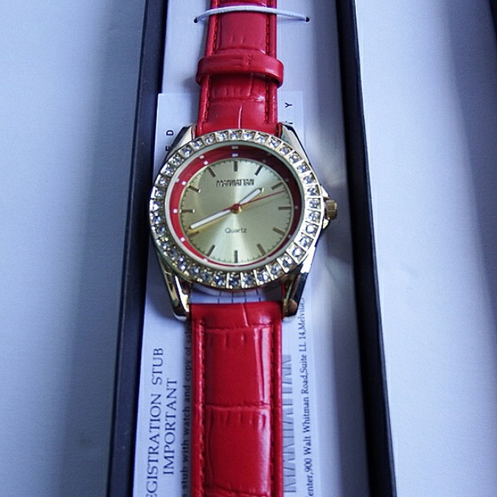 NIB Manhattan by Croton Crystal Leather Watch